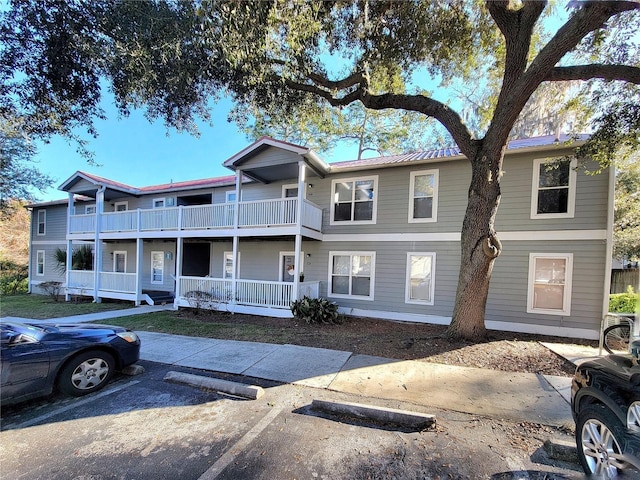 view of front of home featuring a balcony