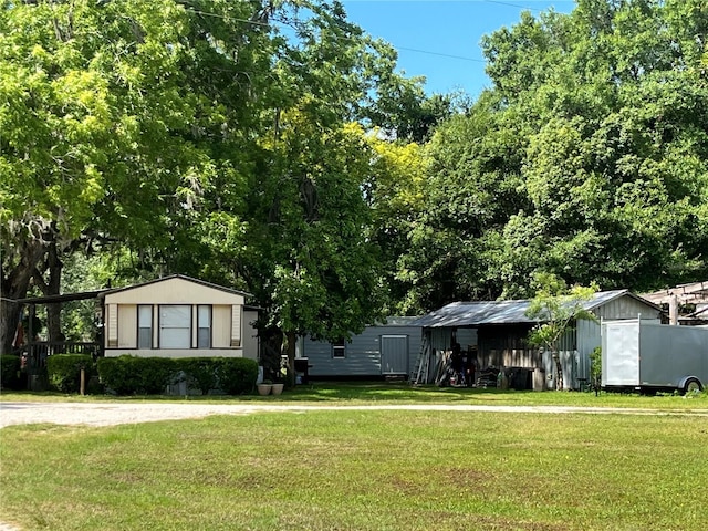 view of front facade with a front yard