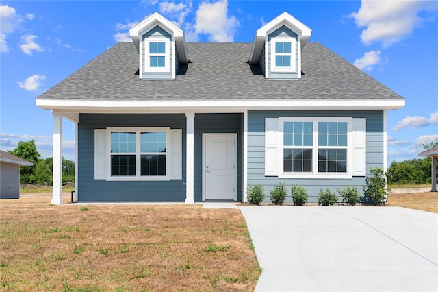 view of front facade featuring a porch and a front lawn