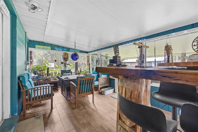 sunroom with lofted ceiling