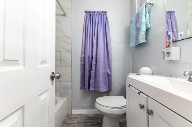 full bath featuring vanity, toilet, and baseboards