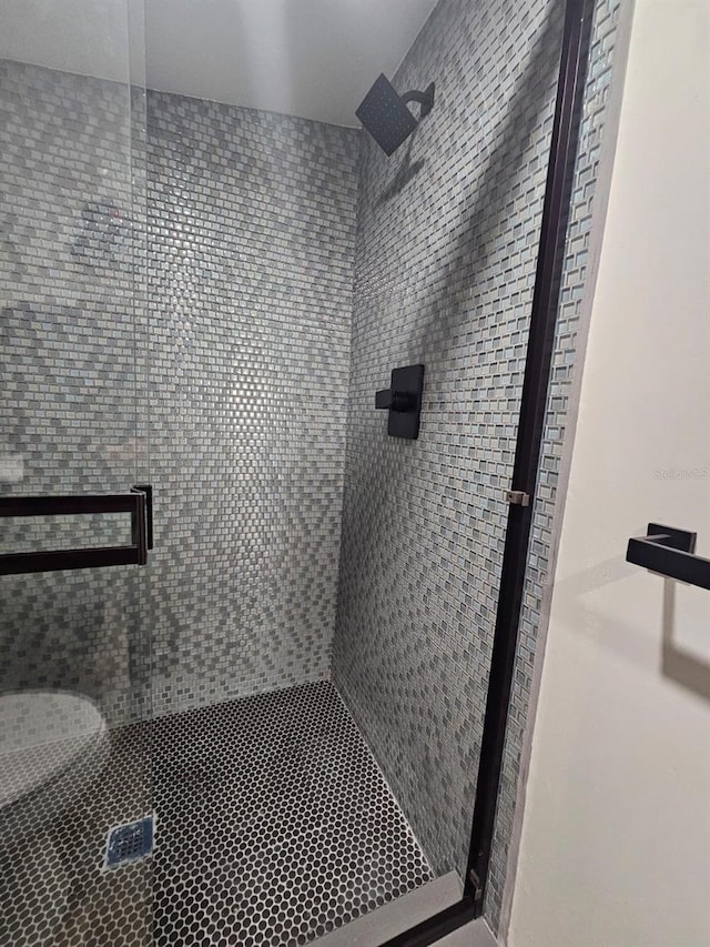 full bathroom featuring a stall shower