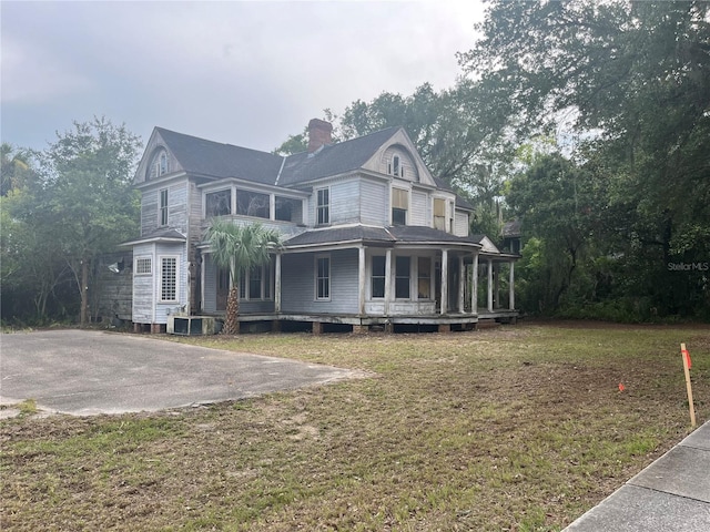 815 E University Ave, Gainesville, FL 32601 - view of front of home with covered porch and a front yard