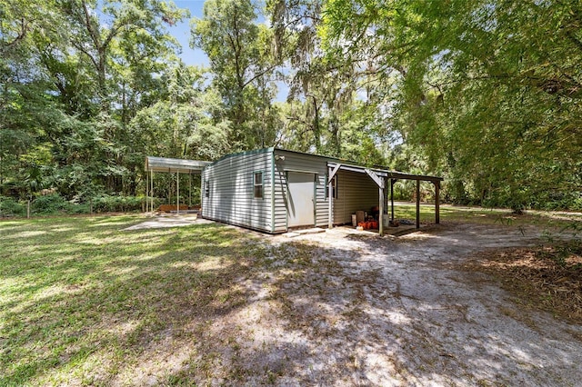 view of outbuilding featuring a carport and a lawn