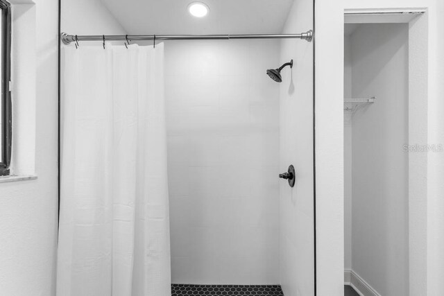 bathroom featuring a shower with curtain