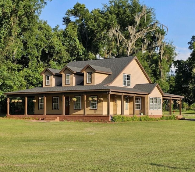 country-style home featuring a front lawn and a porch