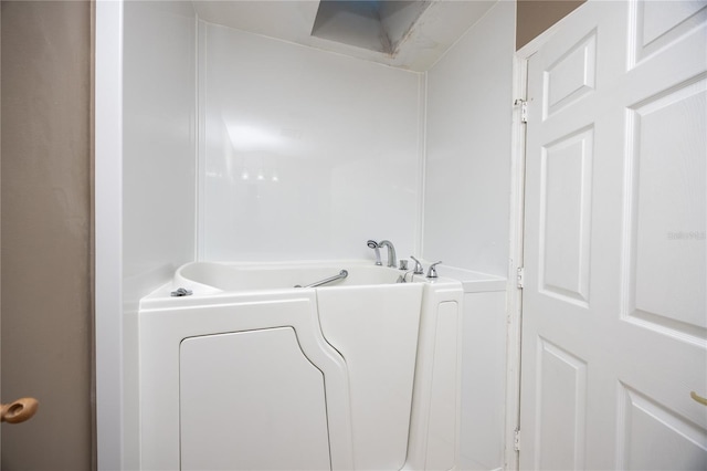 bathroom with washer / dryer