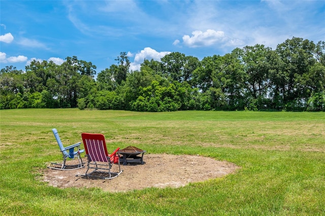 view of yard featuring an outdoor fire pit