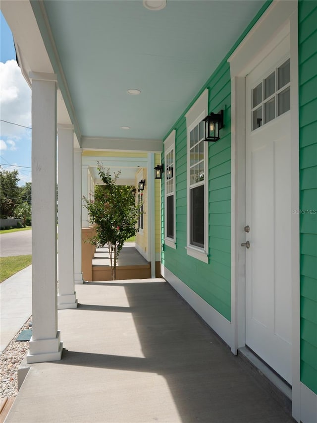 view of patio / terrace with covered porch