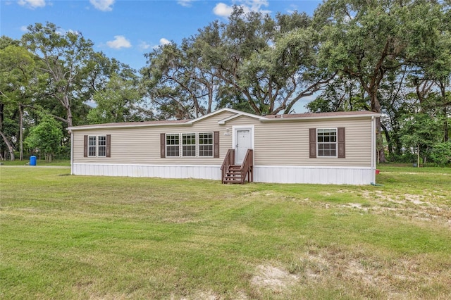 manufactured / mobile home with a front yard