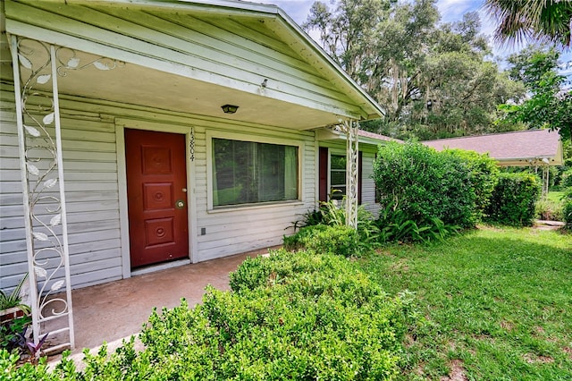 entrance to property with a yard