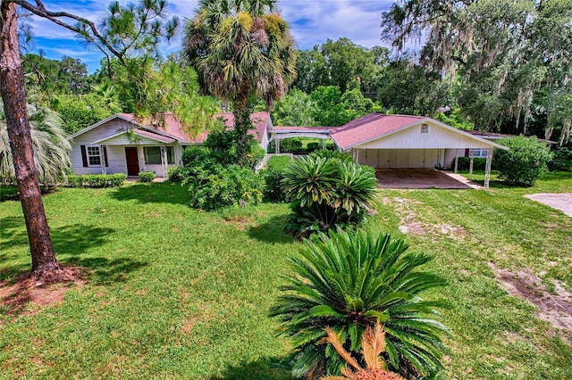 view of front of home with a front lawn and a carport