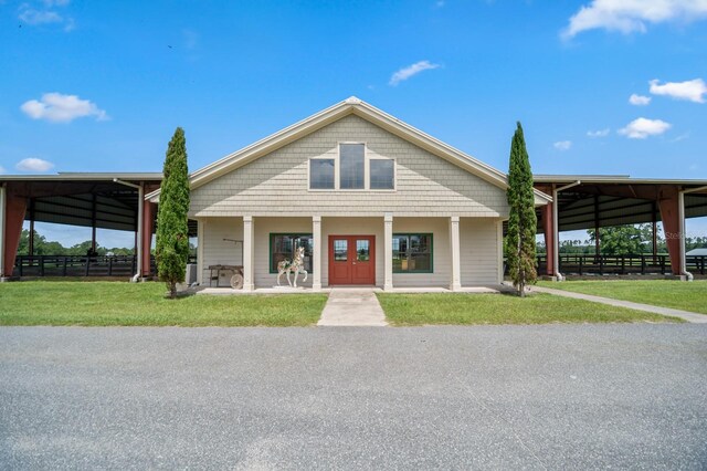 view of front of home featuring a front yard