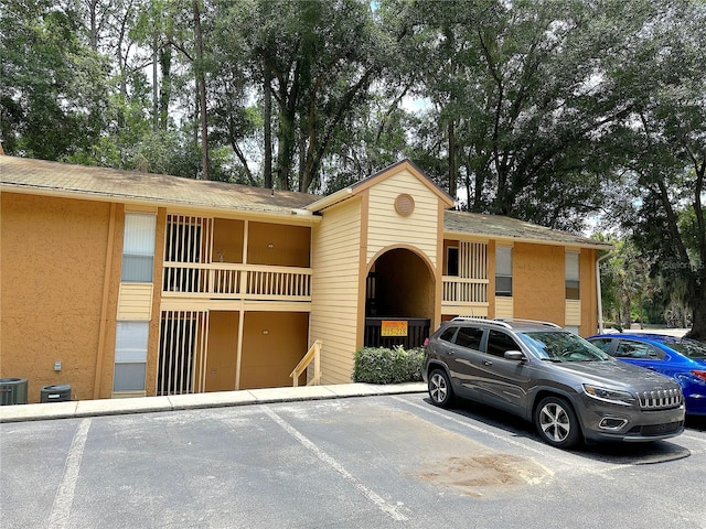 view of front of house with a balcony