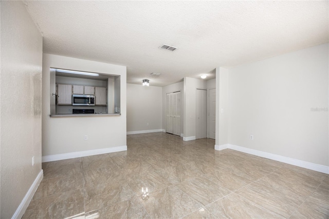 spare room featuring a textured ceiling