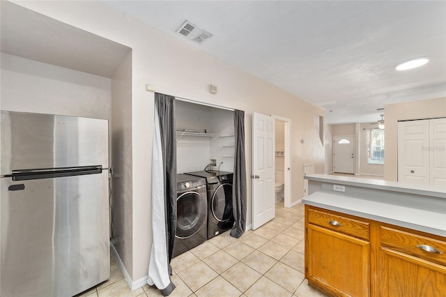 laundry area with laundry area, visible vents, independent washer and dryer, and light tile patterned floors