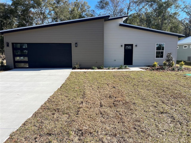 view of front of home with a front lawn and a garage