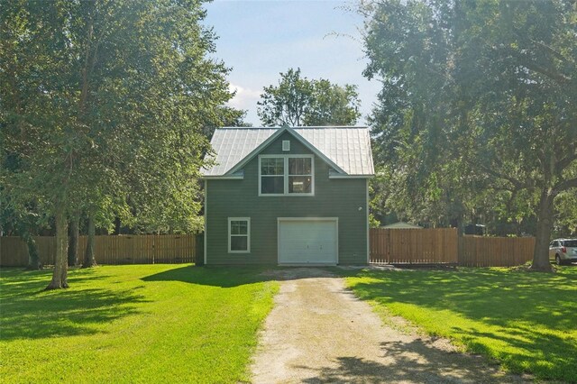 view of front facade featuring a garage and a front lawn