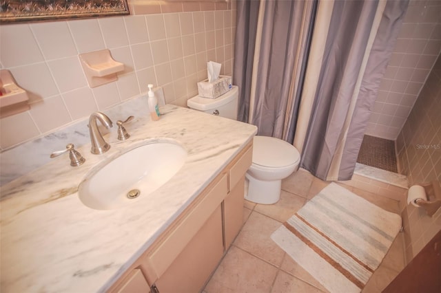 bathroom featuring toilet, a shower with curtain, tile walls, tile patterned flooring, and backsplash