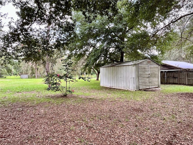 view of yard with a shed