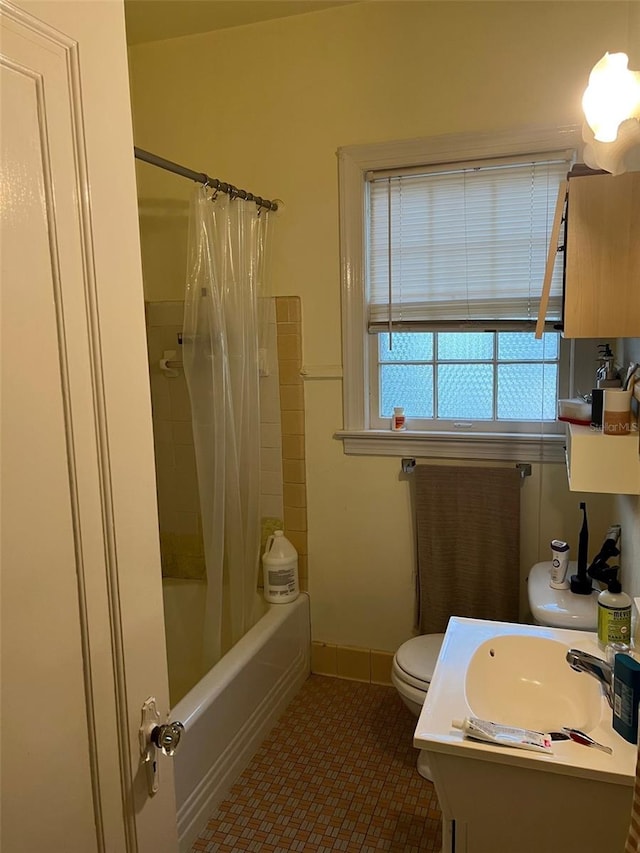 full bathroom featuring shower / bath combo, toilet, tile patterned floors, and vanity