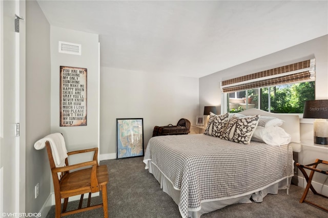 bedroom with carpet flooring