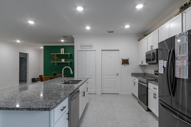 kitchen with stainless steel appliances, crown molding, sink, a center island with sink, and white cabinetry