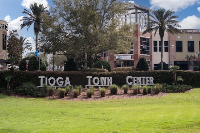 community sign with a yard