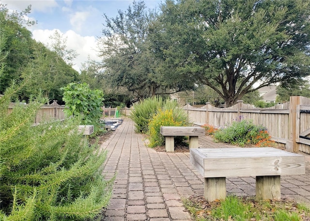 view of property's community featuring a patio area