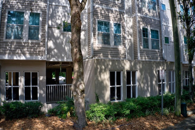 view of front facade