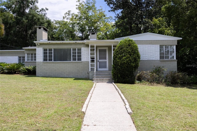 view of front of home with a front lawn