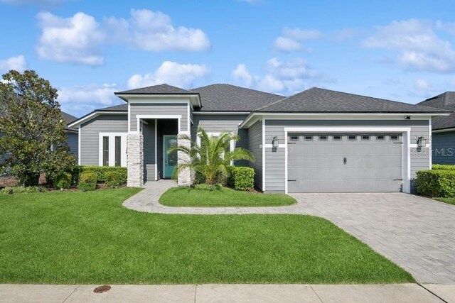 view of front of house featuring a front yard and a garage