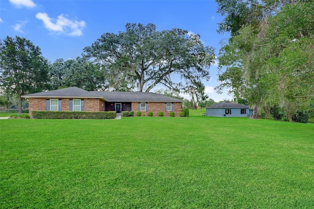 view of front of home featuring a front yard