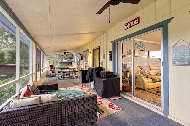 sunroom / solarium featuring a ceiling fan