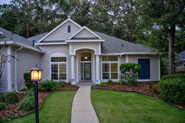 view of front facade with a front yard