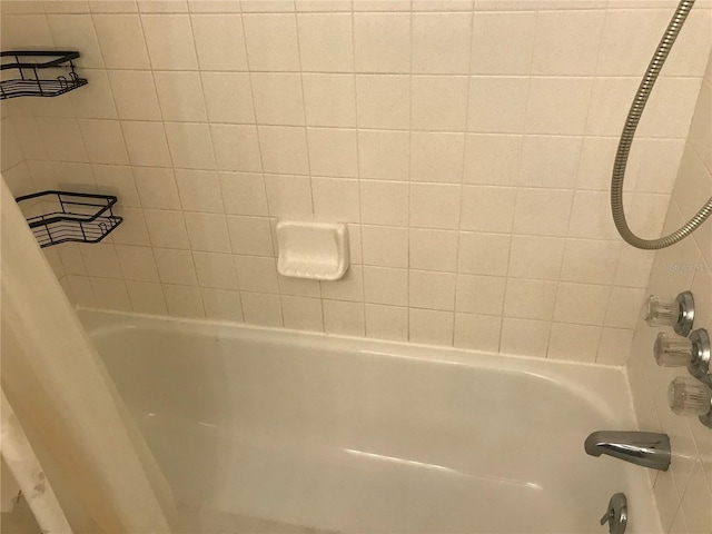 bathroom with shower / bath combo