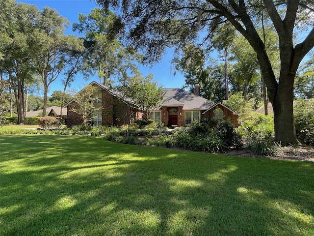 view of front of property with a front yard