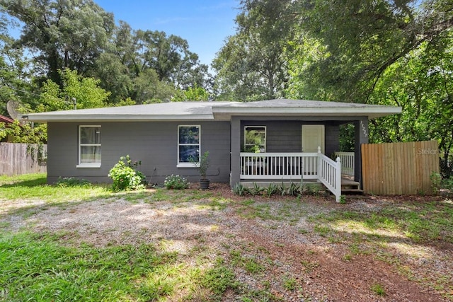 ranch-style home featuring a porch