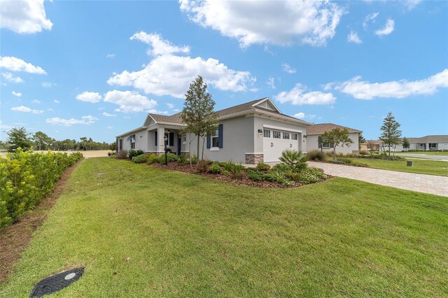 single story home with a front yard