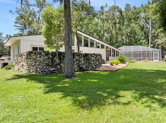 view of yard featuring a lanai