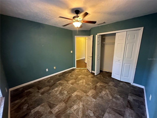 unfurnished bedroom featuring a textured ceiling, a closet, and ceiling fan