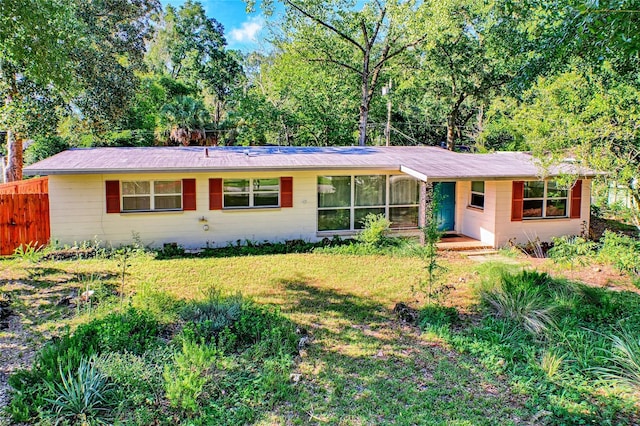 single story home with a front yard