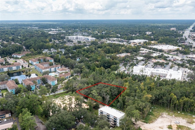 birds eye view of property featuring a forest view