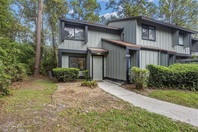 view of front of home featuring board and batten siding and a front yard