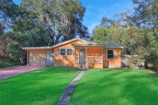 single story home featuring a porch and a front lawn