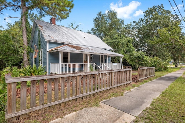 farmhouse-style home featuring a porch