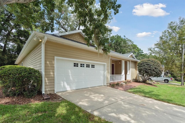 view of front facade featuring a garage and a front yard