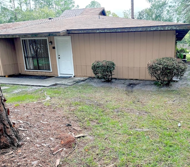 entrance to property with a yard