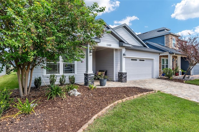 view of front of property featuring a front yard and a garage