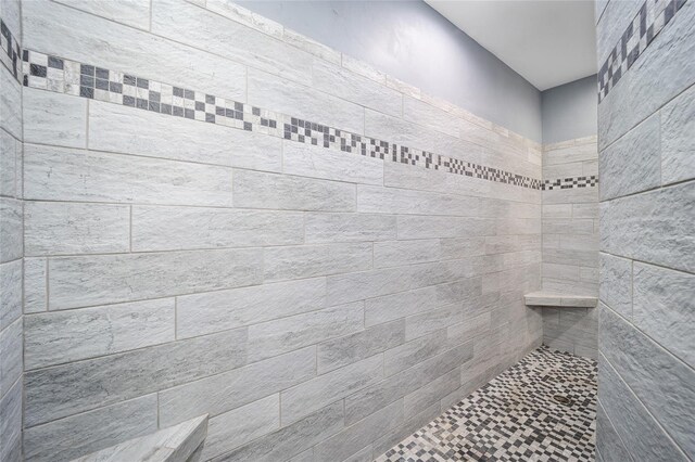 bathroom featuring tiled shower